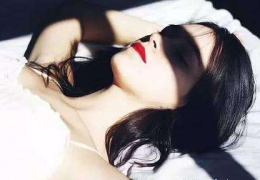 美女脱个精光露出小 ,盘点日韩性感女星隐秘诱惑瞬间